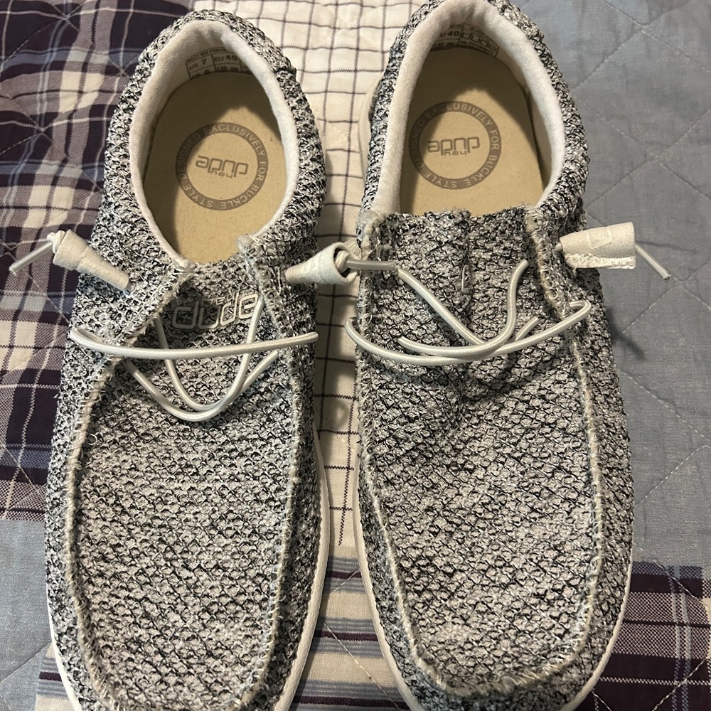 Dude shoes size 7 men